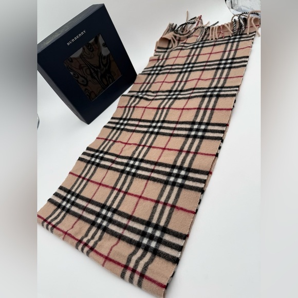 🌹♥️BURBERRY LAMBSWOOL SCARF♥️🌹 - Picture 6 of 6